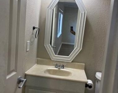 558 Ridgemont - Photo Thumbnail 12