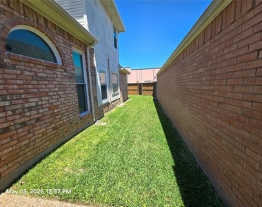 3025 Ridge Hollow Drive - Photo Thumbnail 15