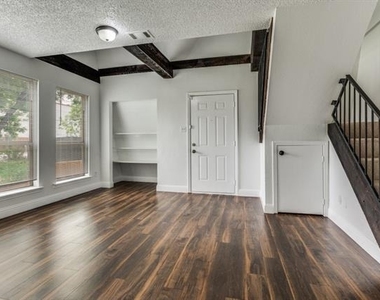 809 E Pioneer Drive - Photo Thumbnail 2