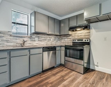 809 E Pioneer Drive - Photo Thumbnail 4