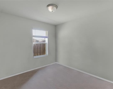 865 Table Rock Street - Photo Thumbnail 13
