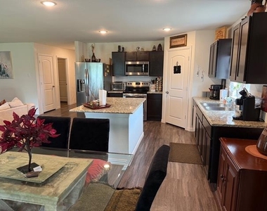 100 W North Creek Drive - Photo Thumbnail 4