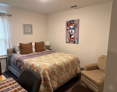 100 W North Creek Drive - Photo Thumbnail 11