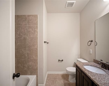2306 Lucerne Drive - Photo Thumbnail 17