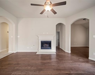 2306 Lucerne Drive - Photo Thumbnail 4