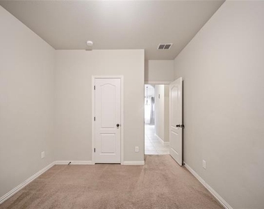 2306 Lucerne Drive - Photo Thumbnail 16