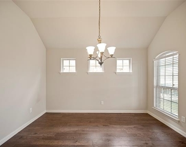 2306 Lucerne Drive - Photo Thumbnail 14