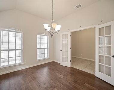 2306 Lucerne Drive - Photo Thumbnail 2