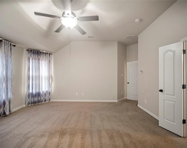 2306 Lucerne Drive - Photo Thumbnail 12