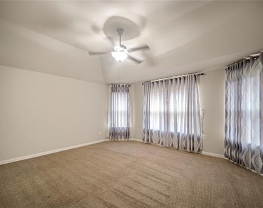 2306 Lucerne Drive - Photo Thumbnail 11
