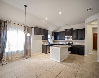 2306 Lucerne Drive - Photo Thumbnail 6