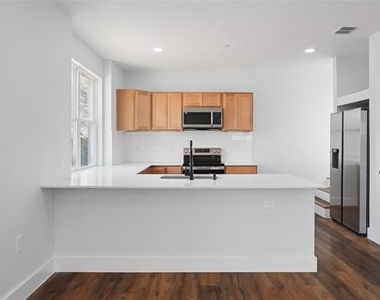 341 Bryan Street - Photo Thumbnail 12