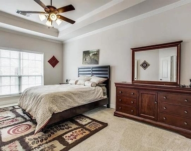 2203 Kirby Street - Photo Thumbnail 6