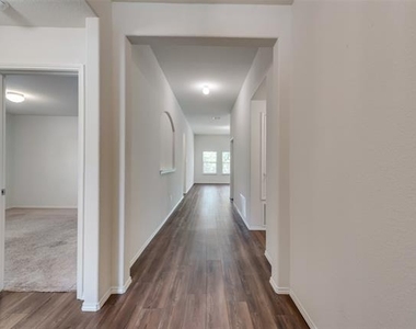 1540 Acmite Avenue - Photo Thumbnail 2