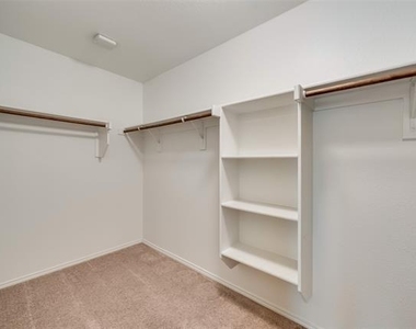 1540 Acmite Avenue - Photo Thumbnail 12