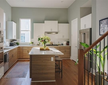 381 E Greenbriar Lane - Photo Thumbnail 4