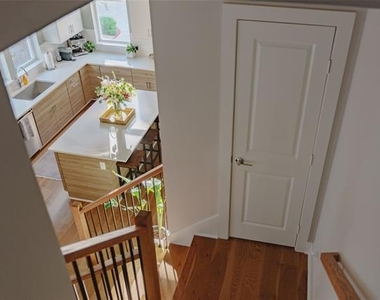 381 E Greenbriar Lane - Photo Thumbnail 8