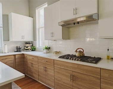 381 E Greenbriar Lane - Photo Thumbnail 6