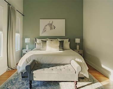 381 E Greenbriar Lane - Photo Thumbnail 11