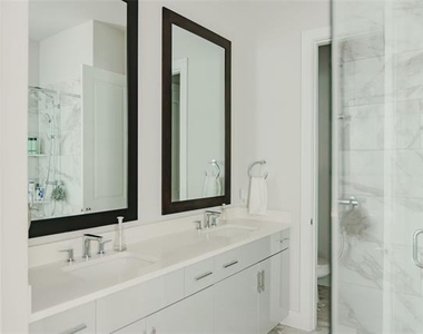 381 E Greenbriar Lane - Photo Thumbnail 12