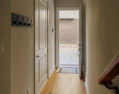 381 E Greenbriar Lane - Photo Thumbnail 1
