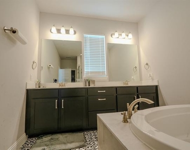 2130 Argolis Drive - Photo Thumbnail 5