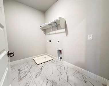 2130 Argolis Drive - Photo Thumbnail 17