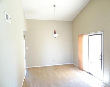 7712 Underwood Drive - Photo Thumbnail 3