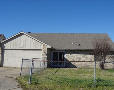 7712 Underwood Drive - Photo Thumbnail 11