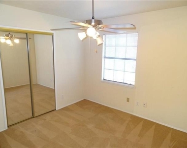 7712 Underwood Drive - Photo Thumbnail 8