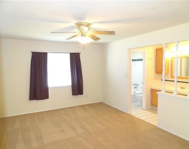 7712 Underwood Drive - Photo Thumbnail 6