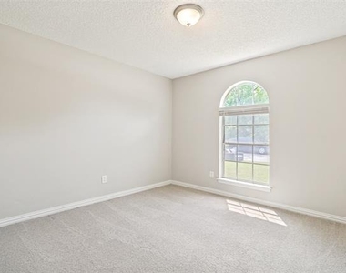 634 Lisa Street - Photo Thumbnail 9