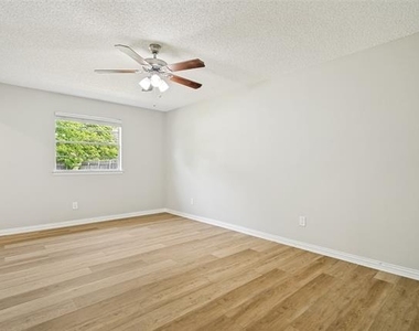 634 Lisa Street - Photo Thumbnail 3