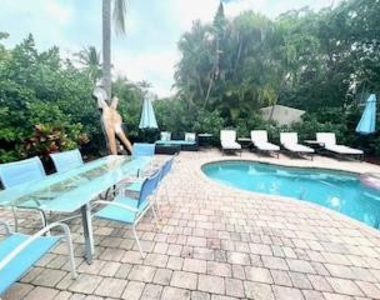 540 Ne 17th Avenue - Photo Thumbnail 4