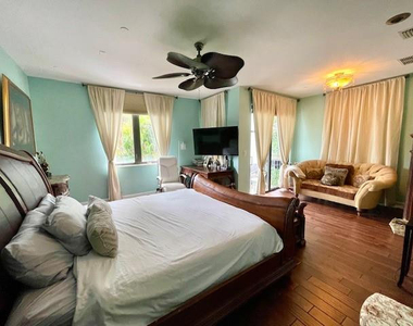 540 Ne 17th Avenue - Photo Thumbnail 9