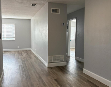 5901 Nw 17th Place - Photo Thumbnail 1