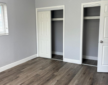 5901 Nw 17th Place - Photo Thumbnail 3