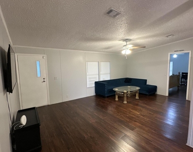 930 Deer Street - Photo Thumbnail 7