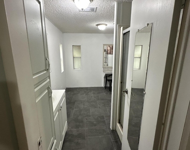 930 Deer Street - Photo Thumbnail 15
