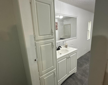 930 Deer Street - Photo Thumbnail 17