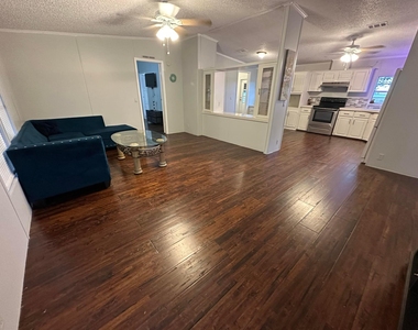 930 Deer Street - Photo Thumbnail 10