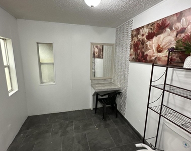 930 Deer Street - Photo Thumbnail 18