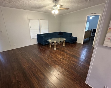 930 Deer Street - Photo Thumbnail 11
