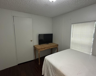 930 Deer Street - Photo Thumbnail 12