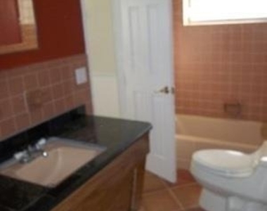 223 Se 14th Place - Photo Thumbnail 4
