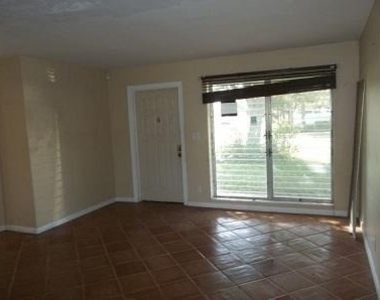 223 Se 14th Place - Photo Thumbnail 3