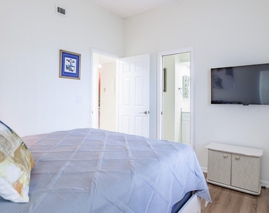 7460 La Paz Boulevard - Photo Thumbnail 16