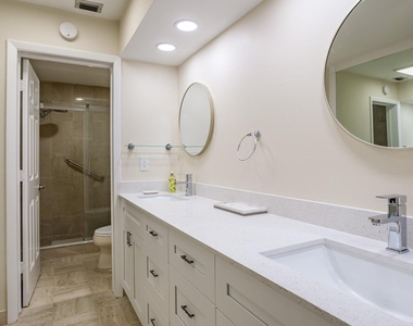 7460 La Paz Boulevard - Photo Thumbnail 14