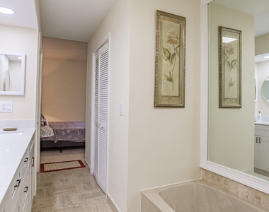 7460 La Paz Boulevard - Photo Thumbnail 13