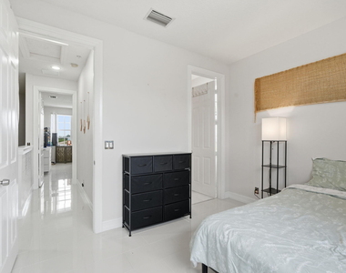 310 N Dixie Highway - Photo Thumbnail 8